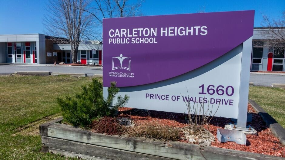 Picture of the front of Carleton Heights public school